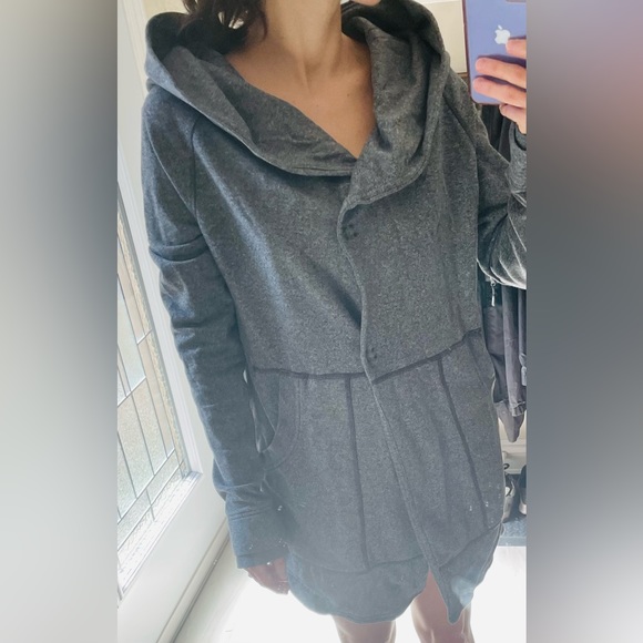 Lululemon Cardigan/Sweater. - Picture 9 of 10